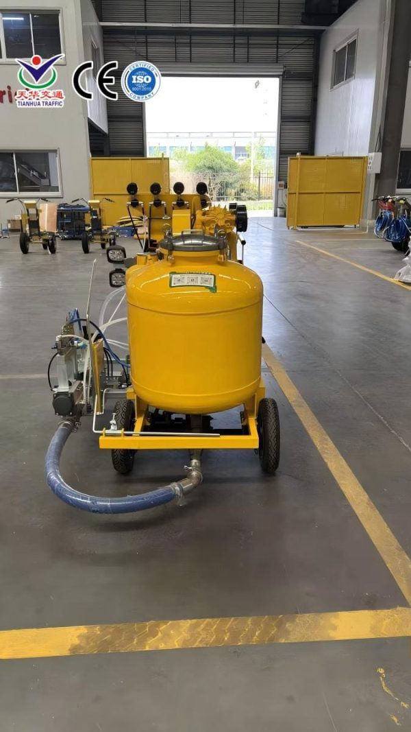 HRMM-EDL133 Self-Propelled Two-Component Dot Line Road Marking Machine Exporter