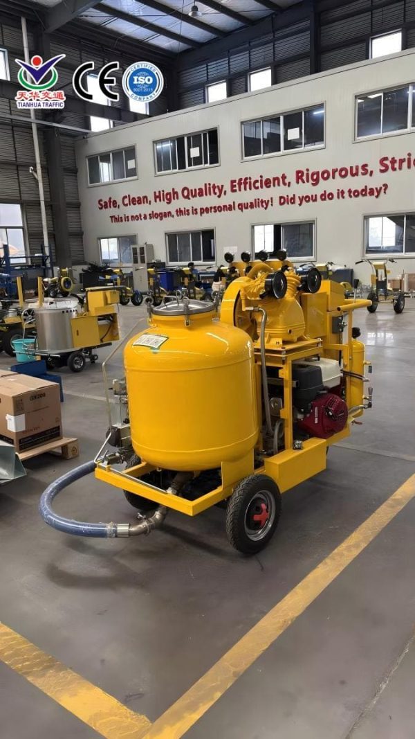 HRMM-EDL133 Self-Propelled Two-Component Dot Line Road Marking Machine Factory