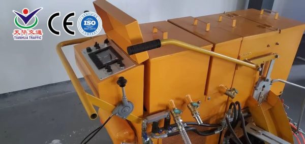 HRMM-SSC3 Self-Propelled All-in-One Two-Component Road Marking Machine Factory