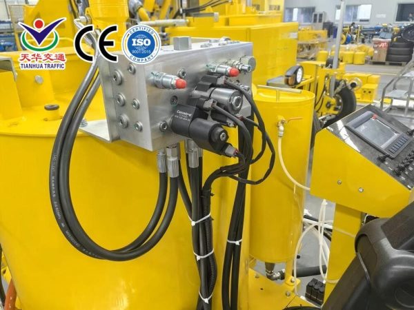 MYL-180 Compact Ride-On Thermoplastic Road Marking Machine Manufacturer MYL-180 Compact Ride-On Thermoplastic Road Marking Machine Manufacturer