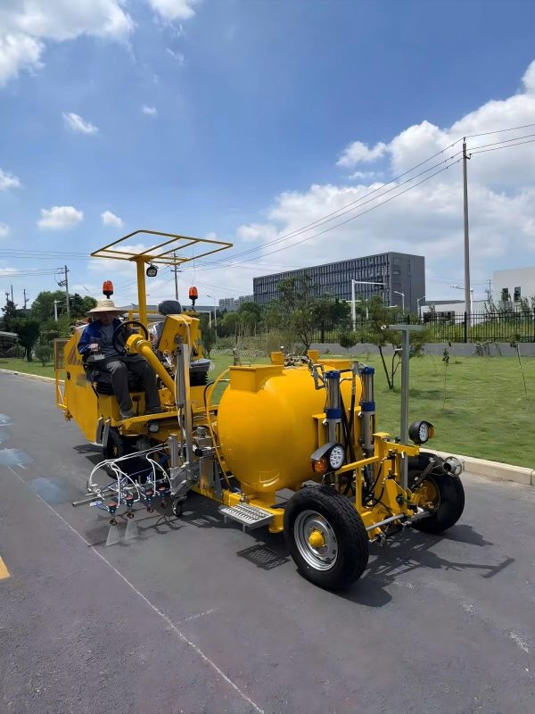 Ride-On Self-Propelled Two-Component Cold Spray Road Marking Machine Trader